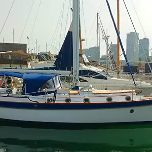 Botel Spacious And Cozy Caribbean Boat In Barcelona With Tour Option, Sant Adria de Besos