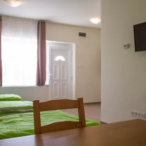 Apartament Airport Microstore Panzio Węgry