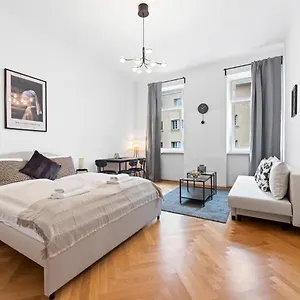 Cozy In 16th District Appartamento Vienna